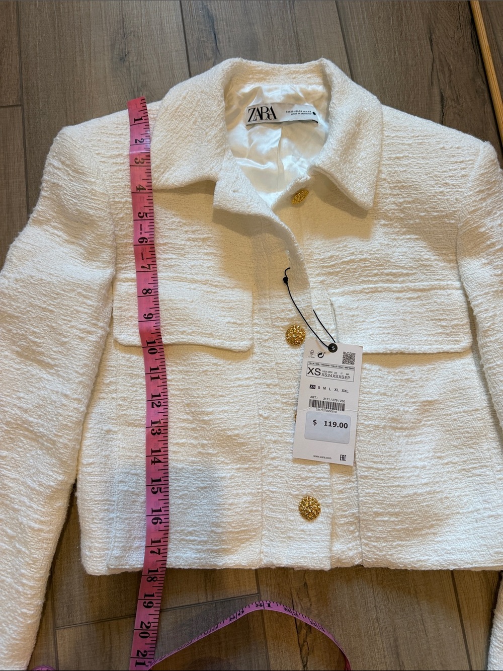 Zara Cream Bouclé Short Blazer with Gold Buttons - Picture 5 of 7